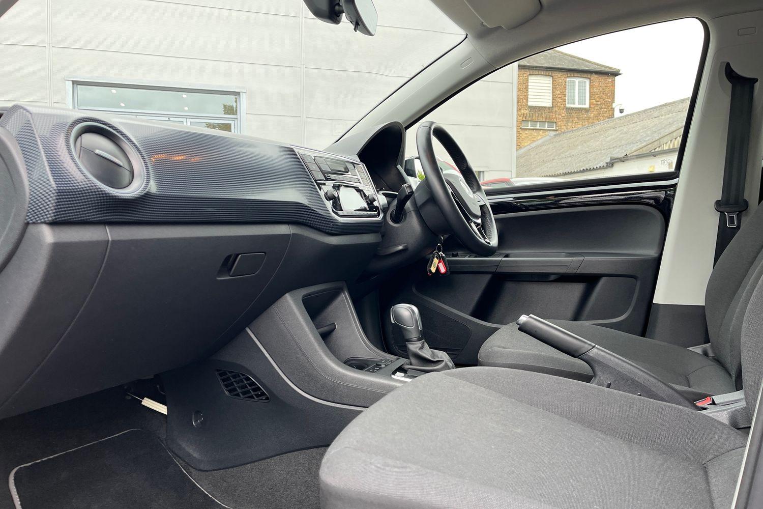 Volkswagen UP Photo 17