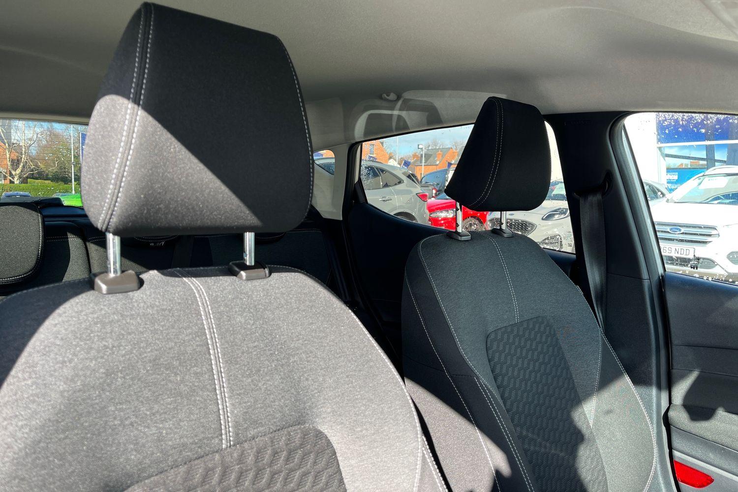 Ford FIESTA Photo 16