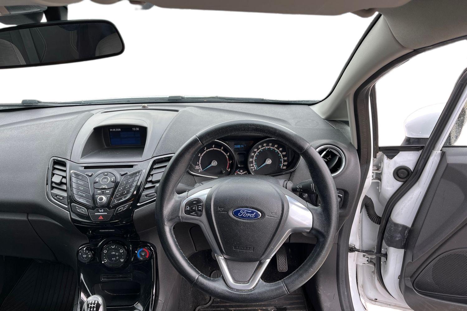 Ford FIESTA Photo 10