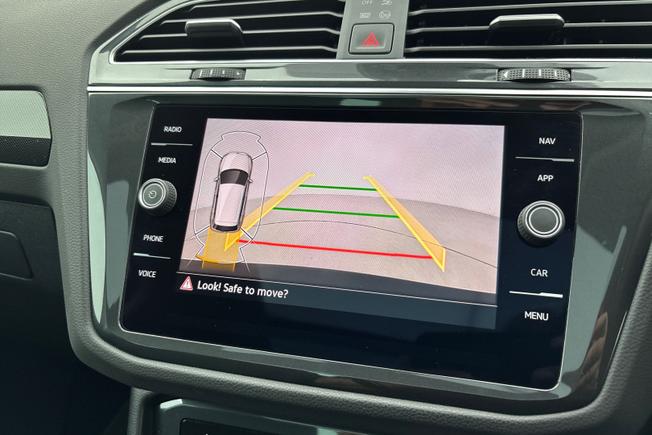 VOLKSWAGEN Tiguan Photo 21