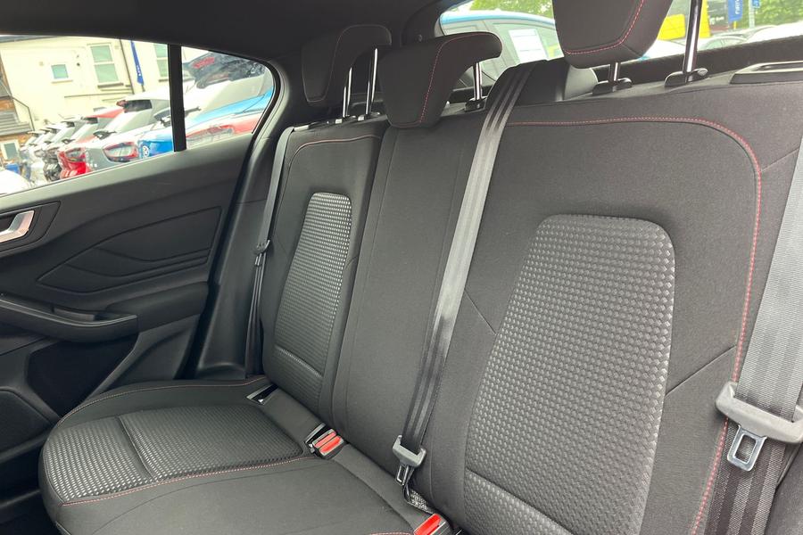 Ford FOCUS Photo autoimg-0eaefe225ecc519f49b6102120b196c8bcf9eff4.jpg