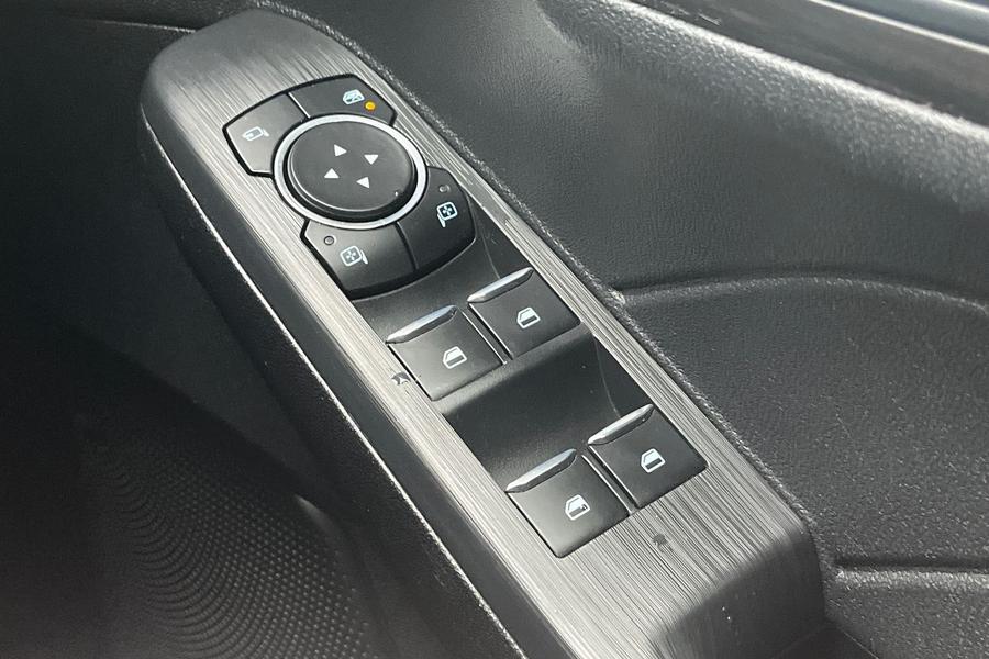 Ford KUGA Photo autoimg-0eaff9de6db1a3ecbf0c2d348bab49b8701fa407.jpg