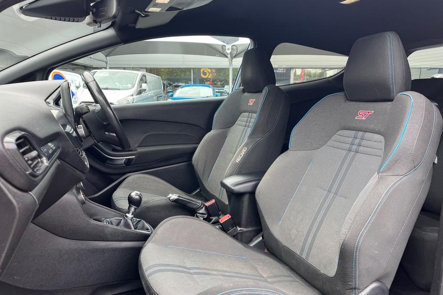 Ford FIESTA Photo autoimg-0eb8f84722d11a70133b613852a065f7e5647ca0.jpg