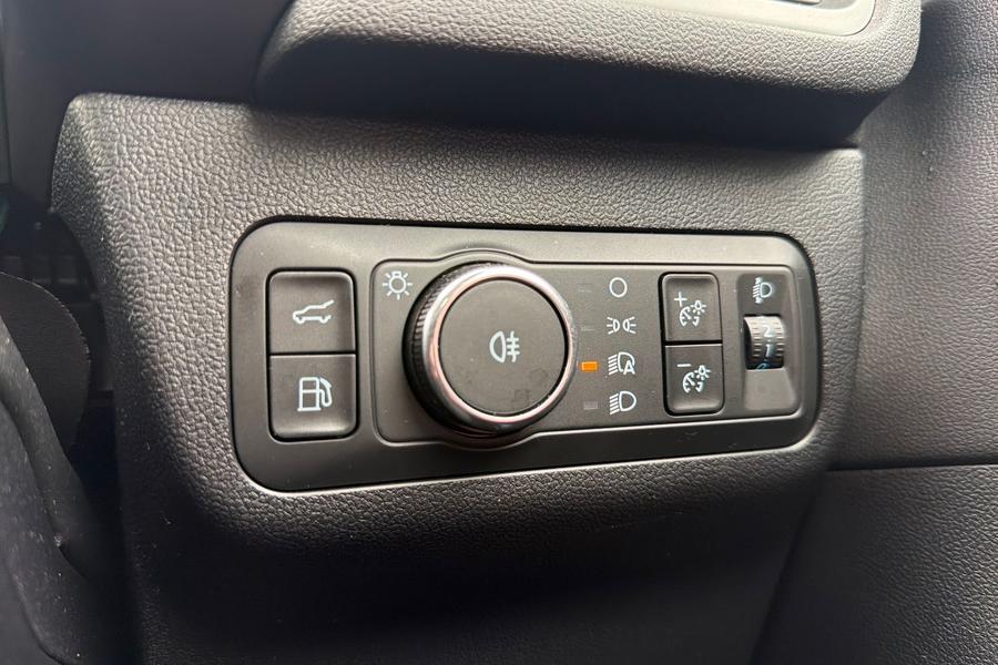 Ford Kuga Photo autoimg-0ebc968f8f2e864fdc64b0c2857fc3a2e1163c7c.jpg