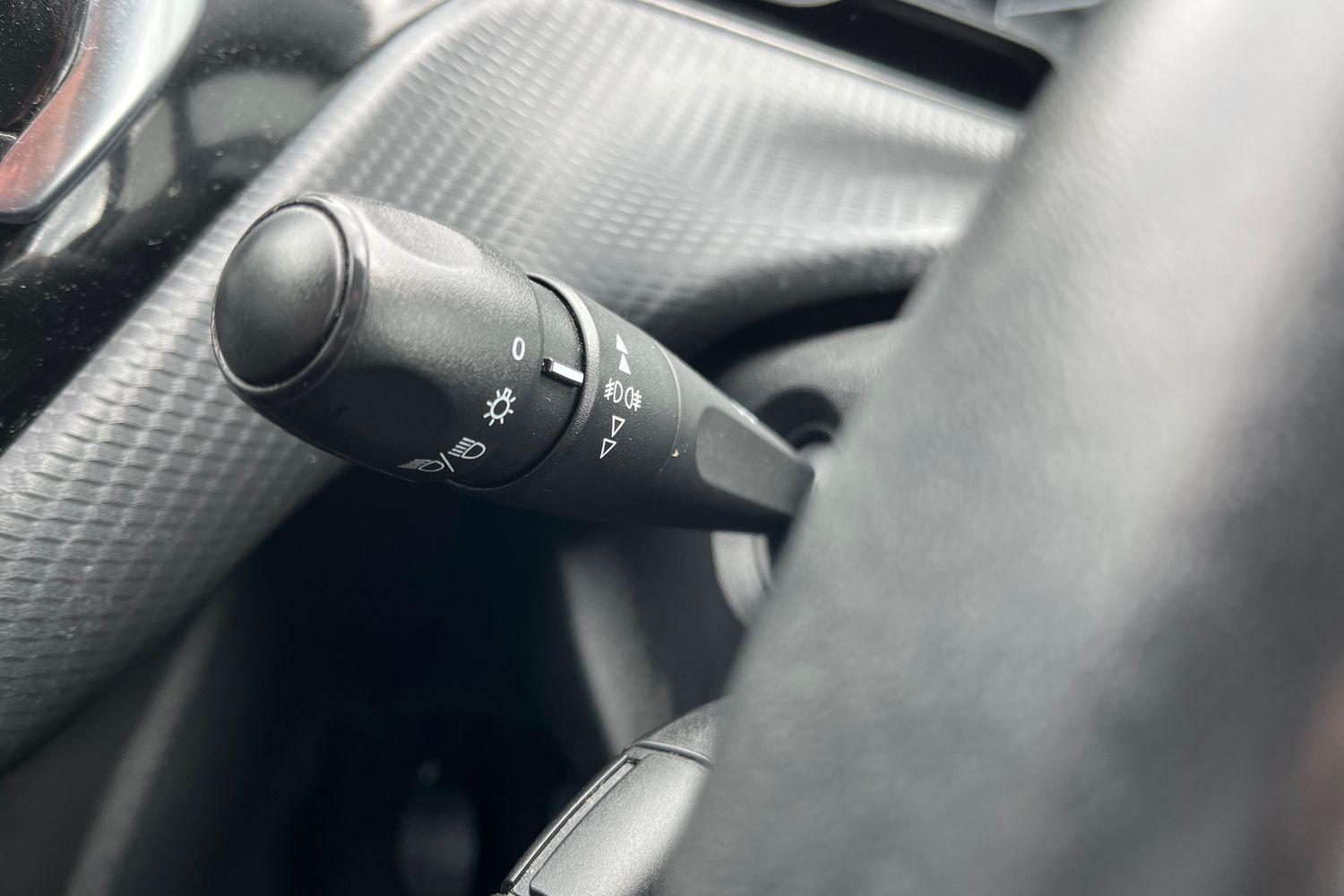 Peugeot 208 Photo 13