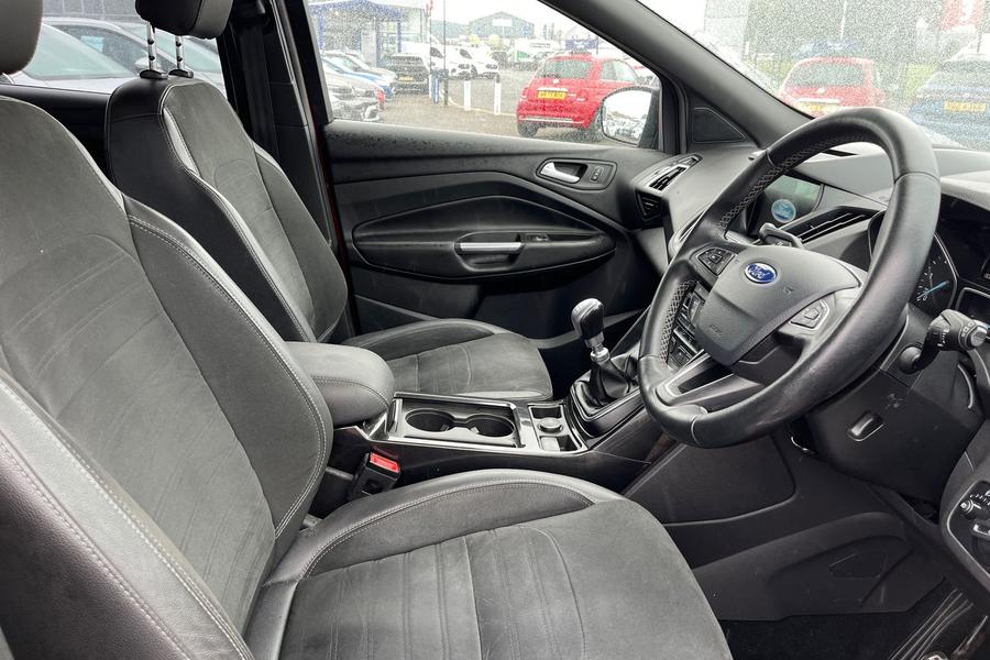 Ford KUGA Photo autoimg-0ec989c057e7b7715da6307605a1f1153e8113d3.jpg