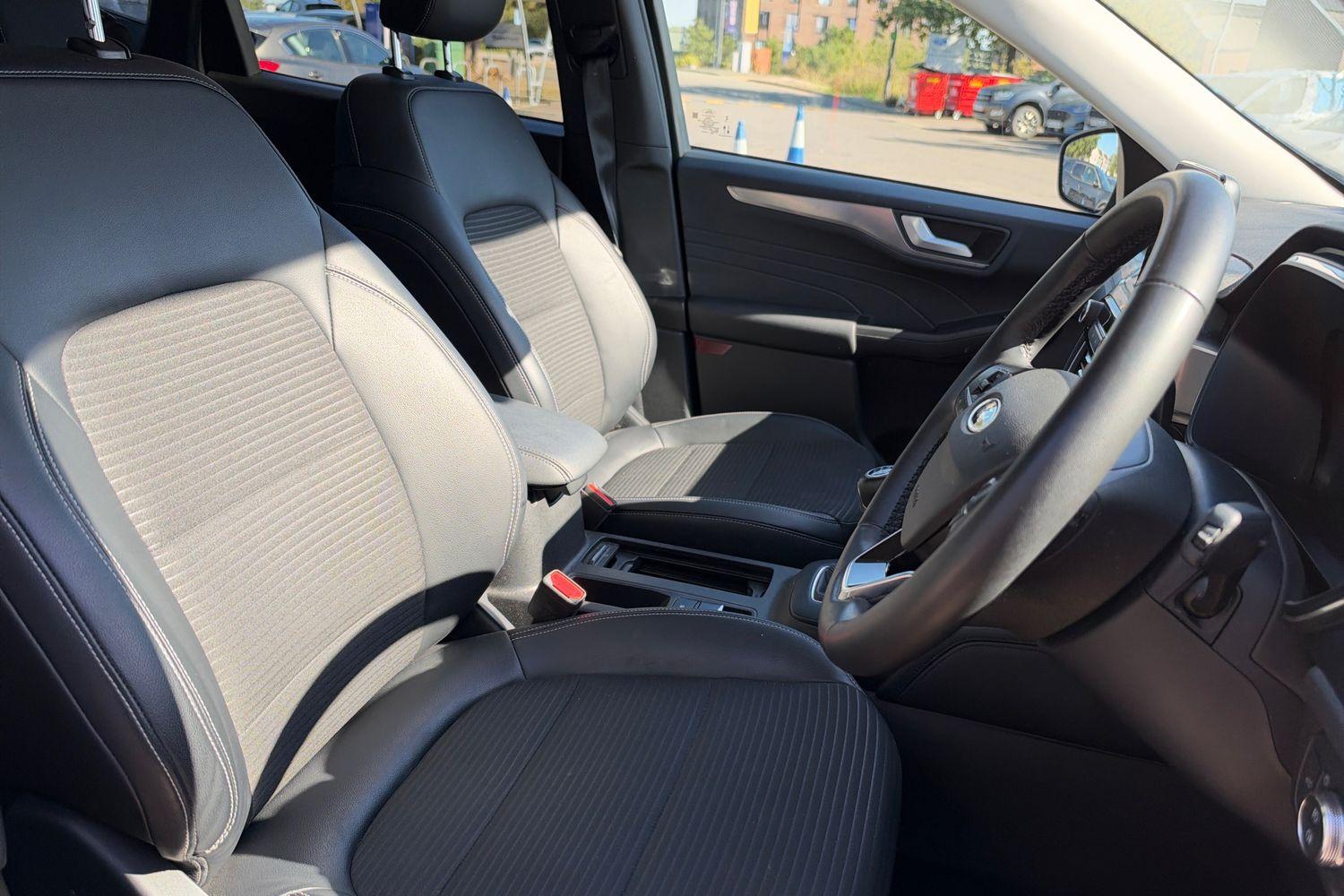 Ford KUGA Photo 16