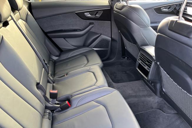 AUDI Q8 Photo 43