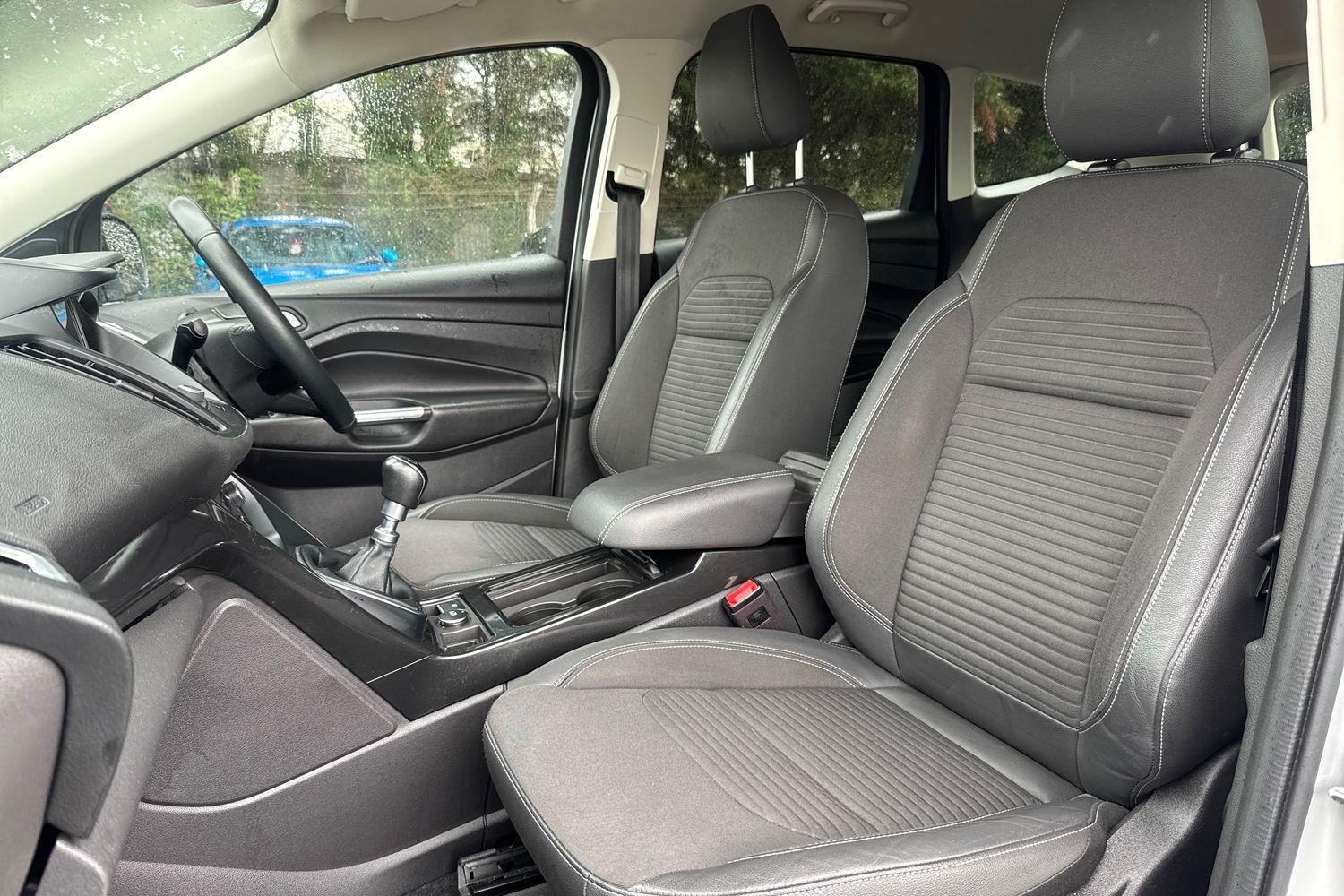 Ford KUGA Photo 18