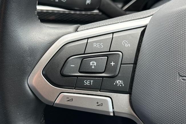 VOLKSWAGEN Taigo Photo 16
