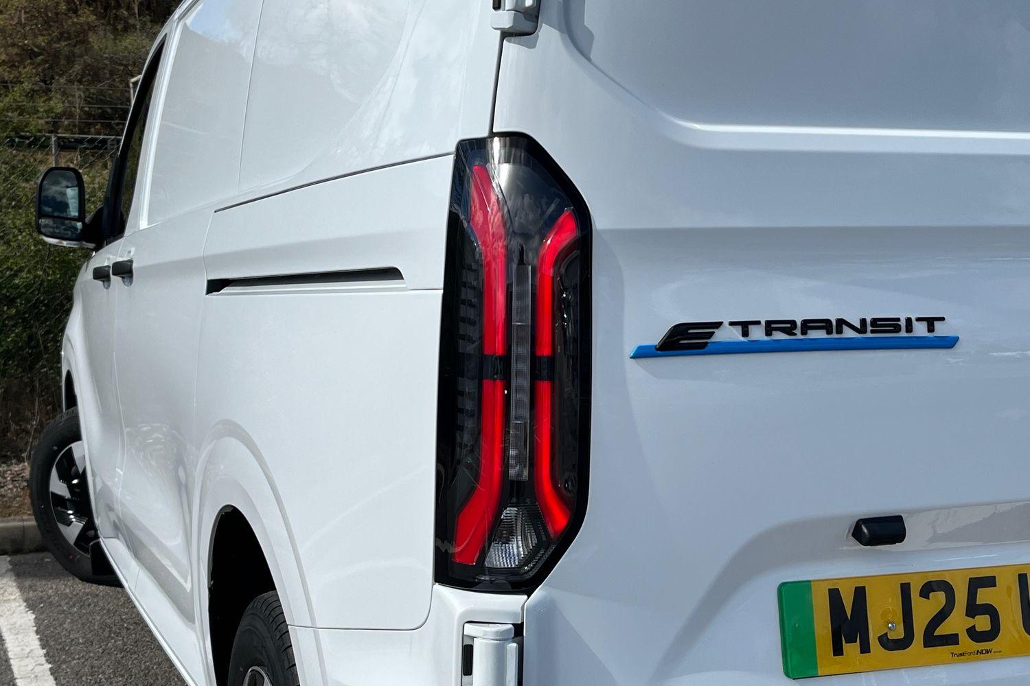 Ford E-TRANSIT CUSTOM Photo 29