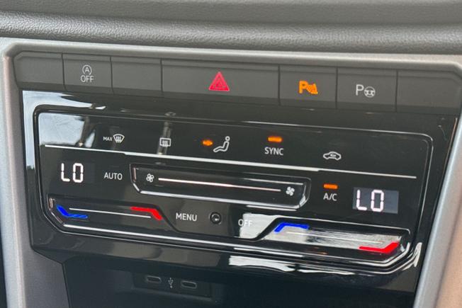 VOLKSWAGEN T-Roc Photo 33