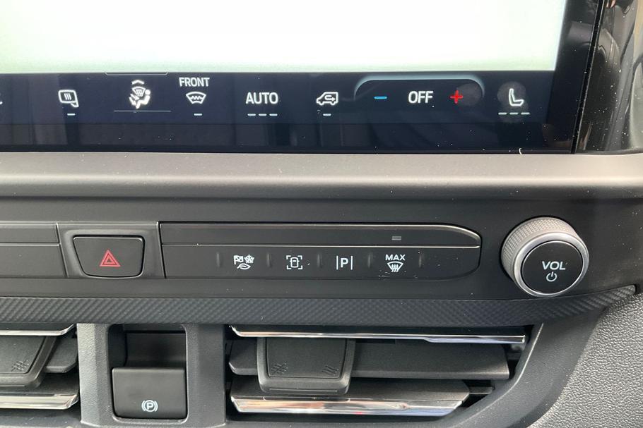 Used Ford TRANSIT CUSTOM KMZ9867 26