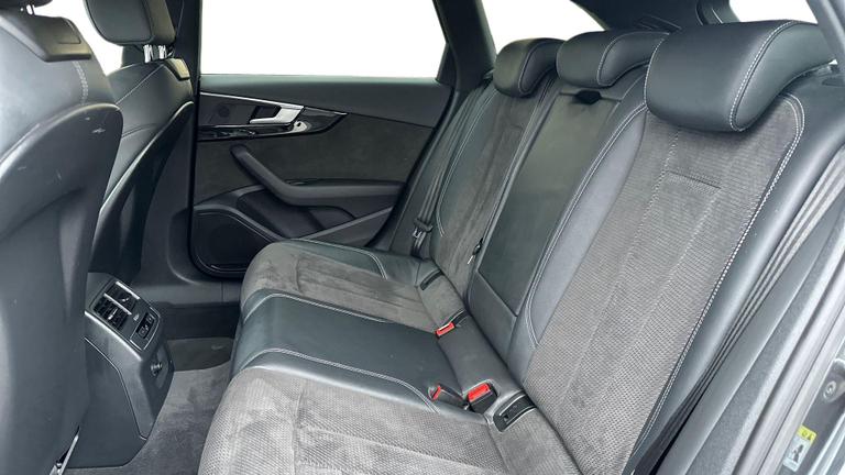 Used Audi A4 Avant AO69DVF 4