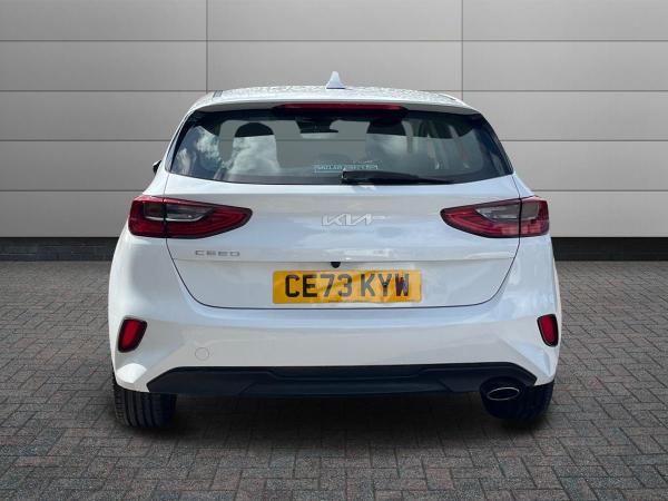Kia Ceed Photo autoimg-0ee75918c2608f79ff207350b1959021a8f9c3b5.jpg