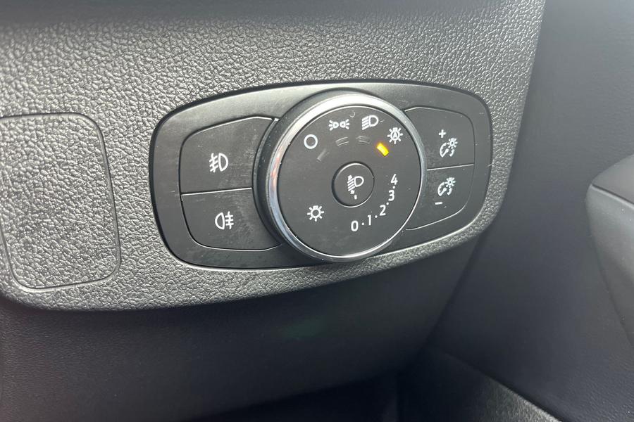 Ford FOCUS Photo autoimg-0eef62bddf7b69ea50604daea42446adde6b4896.jpg
