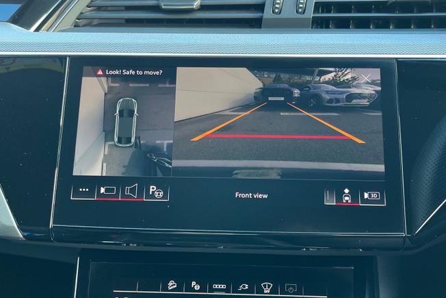 AUDI Q8 E-Tron Photo 23
