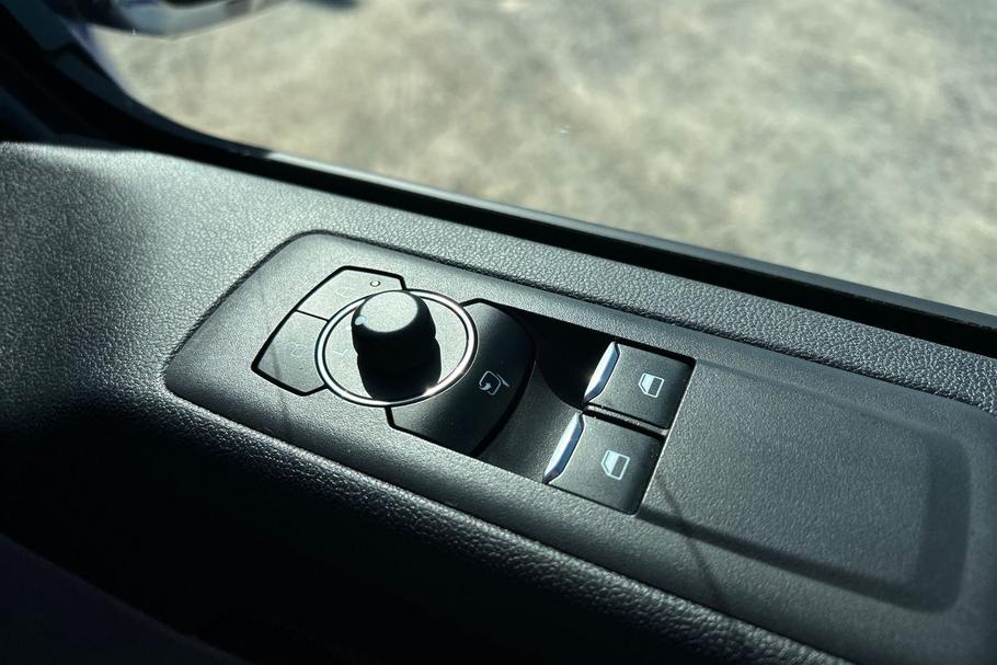 Used FORD TRANSIT CUSTOM SF75FMX 28