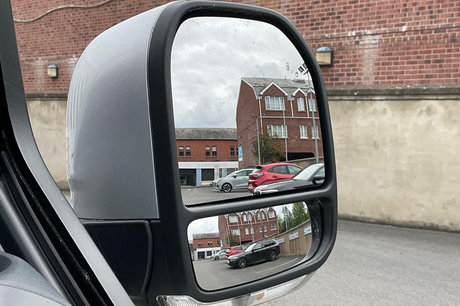 Ford Tourneo Custom Photo autoimg-0ef6a5fb511d57f562201bf603610979f5d6e4fd.jpg