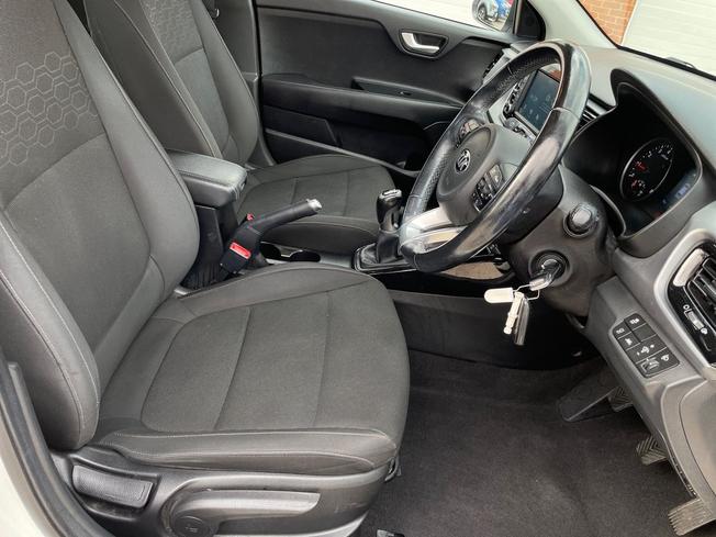 KIA Rio Photo 28