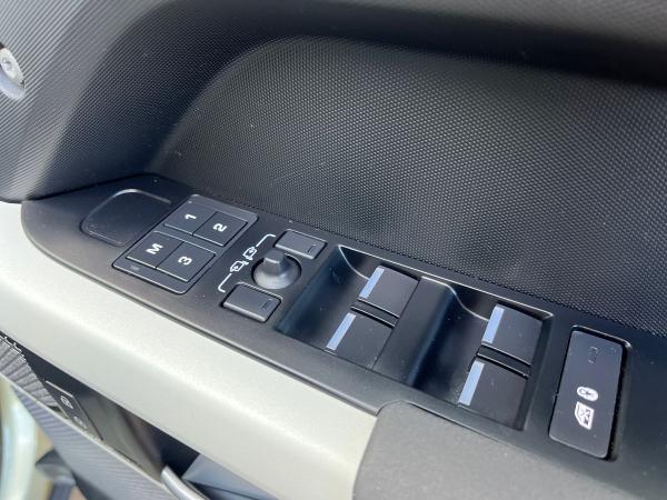 Land Rover Defender 110 Photo autoimg-0efd2013e60953fa50b84054285916242d63dccf.jpg