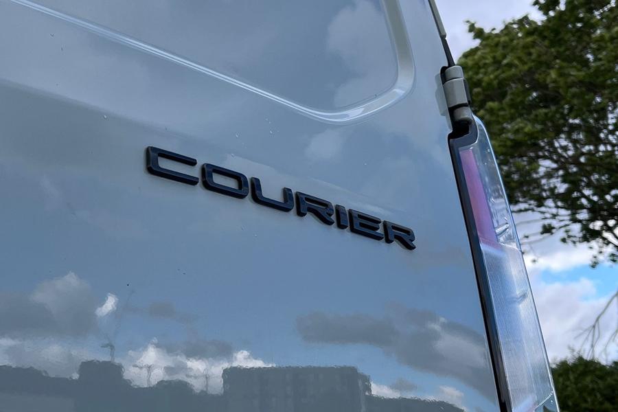 Ford E-TRANSIT COURIER Photo autoimg-0efe7660190392679f68d72742aebfdf6747fd5d.jpg