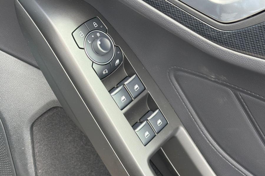 Ford FOCUS Photo autoimg-0f0586bb195259636f0bff28af15e68998609b74.jpg