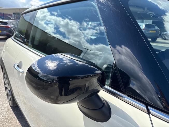 MINI Hatch Photo 20