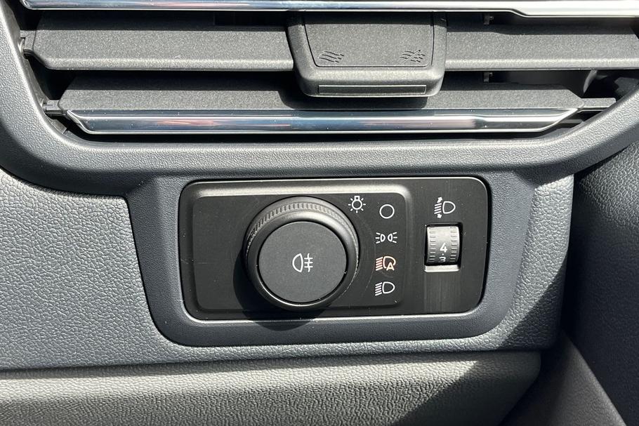 Used Ford TRANSIT CUSTOM KMZ9872 28