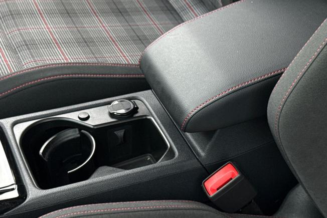 VOLKSWAGEN Golf Photo 44