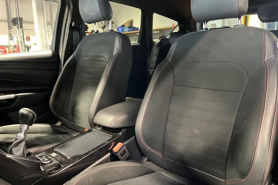 Ford KUGA Photo autoimg-0f14cd0cfbbfe6d838768e4cbe189ac61b754d01.jpg