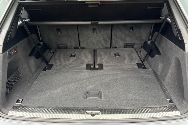 AUDI Q7 Photo 12