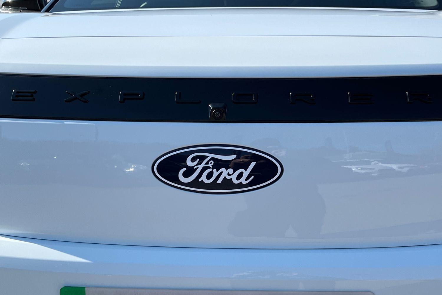 Ford EXPLORER Photo 39