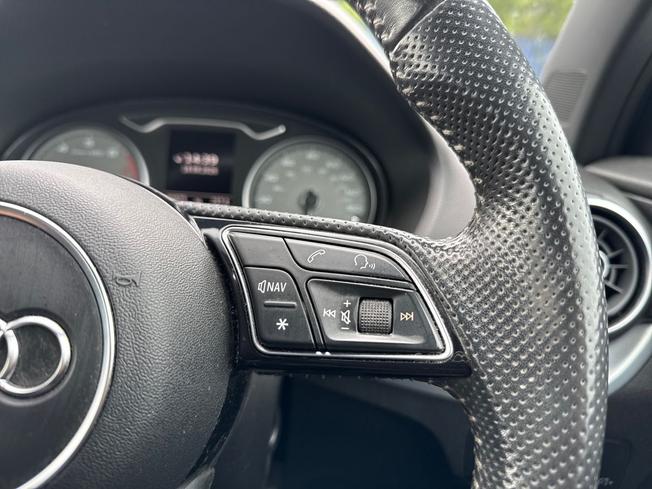 AUDI Sq2 Photo 17