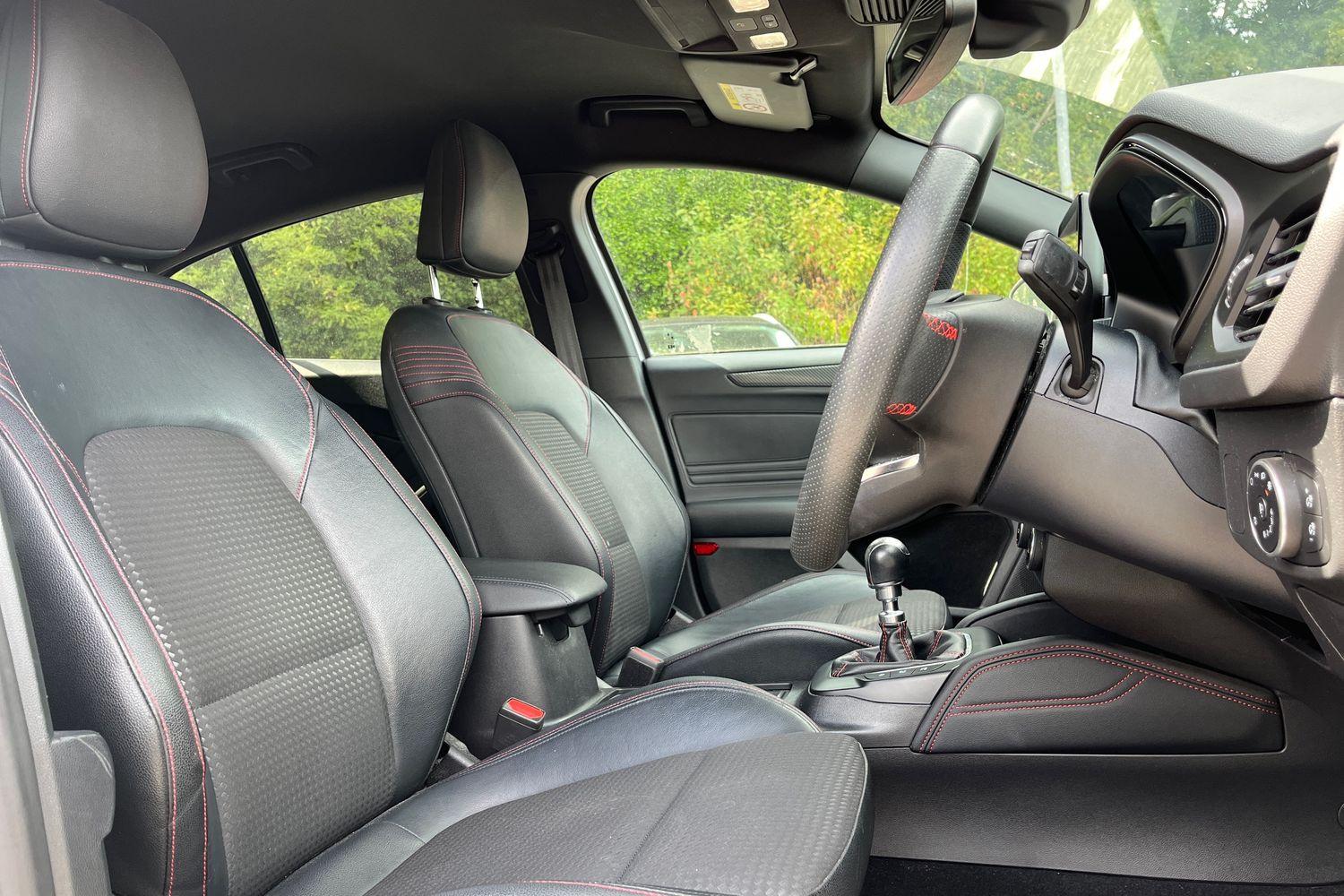 Ford Focus Photo 16