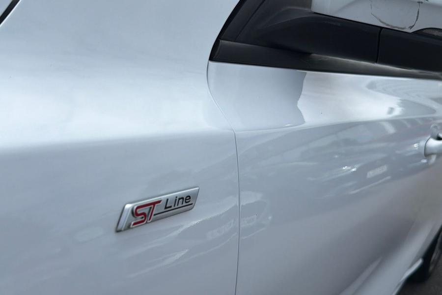 Ford FOCUS Photo autoimg-0f2ab8ebbf1aa2312e46c13b2184b34659c873b3.jpg