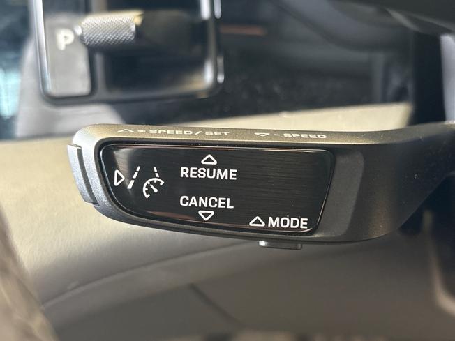 PORSCHE Taycan Photo 36