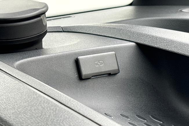 VOLKSWAGEN ID. Buzz Cargo Photo 24