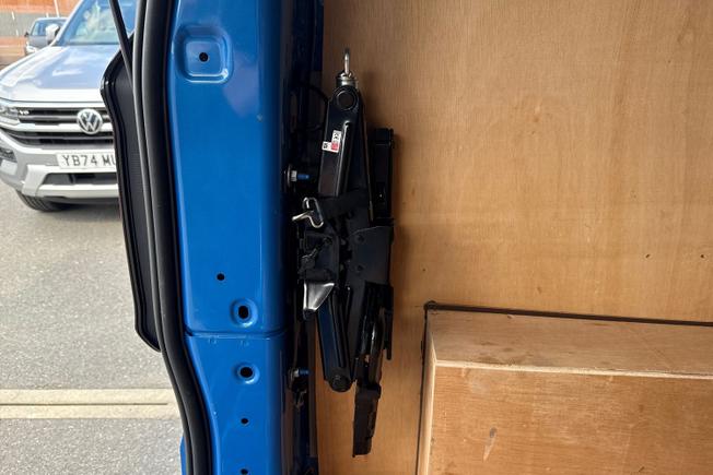 VOLKSWAGEN Transporter Photo 45