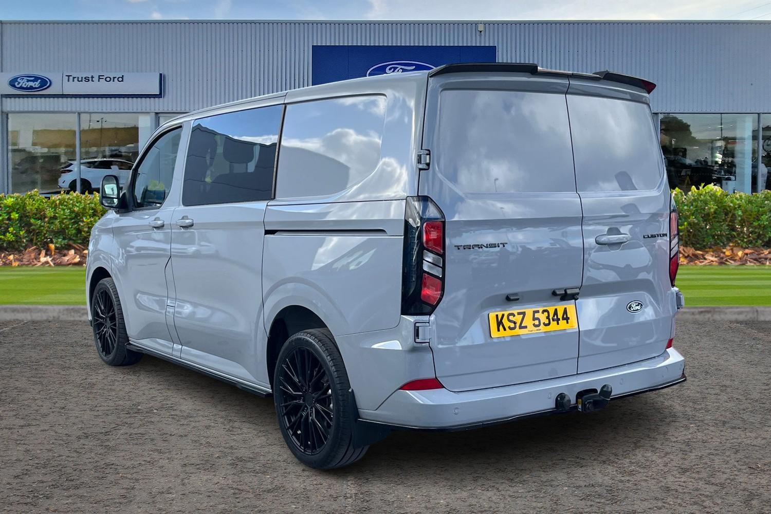 Ford Transit Custom Photo 1
