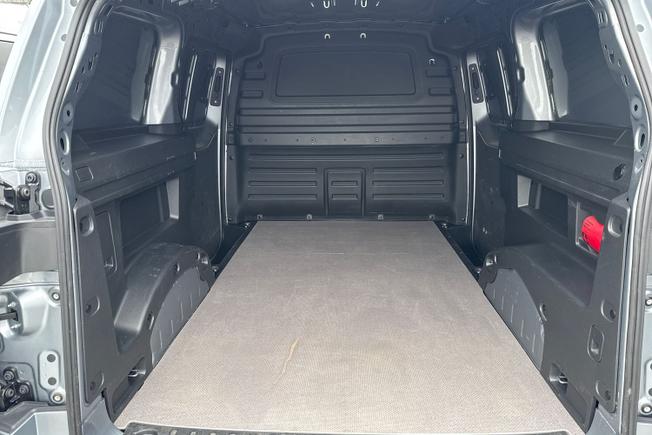 VOLKSWAGEN ID. Buzz Cargo Photo 12