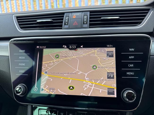 ŠKODA Superb Photo 14