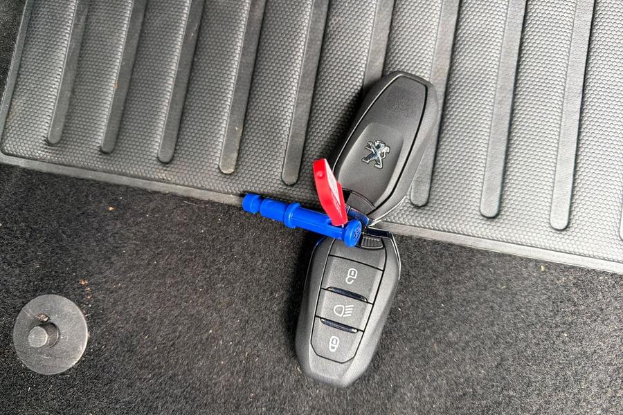 Peugeot E-2008 Photo autoimg-0f533e7b6000a4d4339533a387e6c594c3fe77fe.jpg