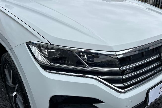 VOLKSWAGEN Touareg Photo 19