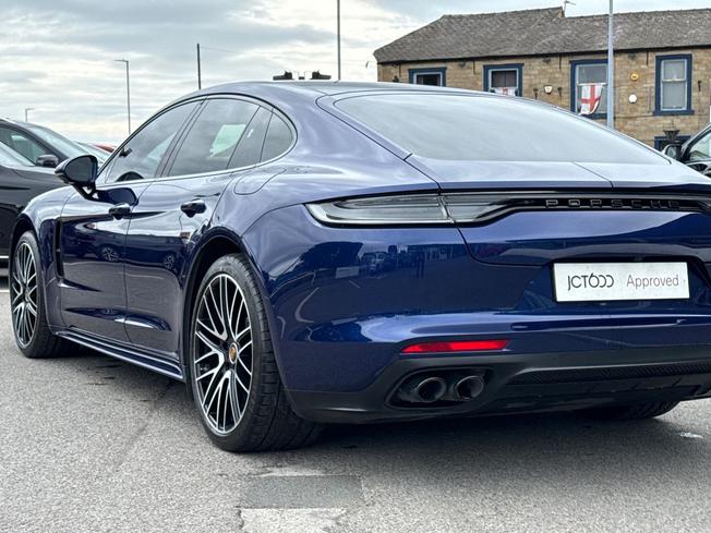 PORSCHE Panamera Photo 30