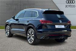VOLKSWAGEN Touareg Photo 3