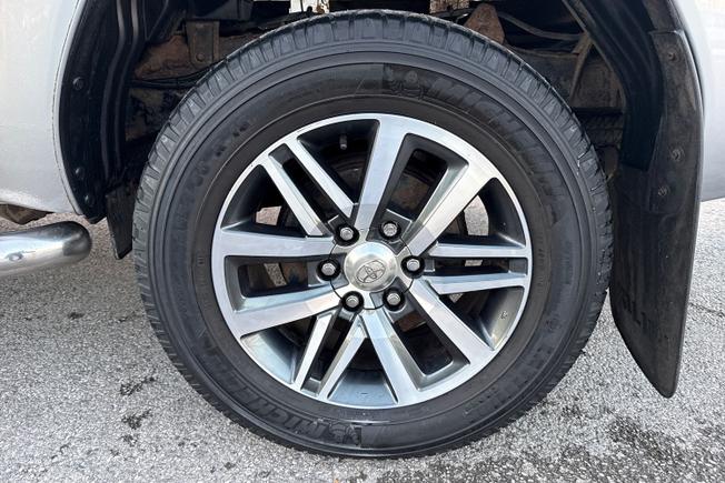 TOYOTA Hilux Photo 33