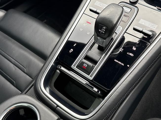 PORSCHE Panamera Photo 42