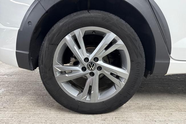 VOLKSWAGEN Taigo Photo 5