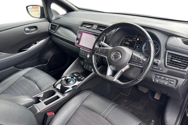 NISSAN Leaf Photo 6